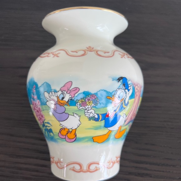 Disney Animated Classics vase by Lenox Mickey, Minnie, Donald and Daisy - Picture 5 of 8